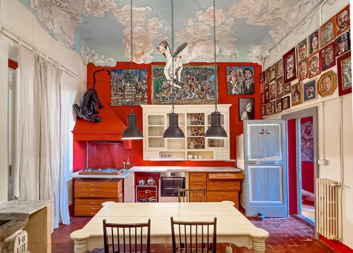 Art Gallery And Charming In San Frediano Apartment