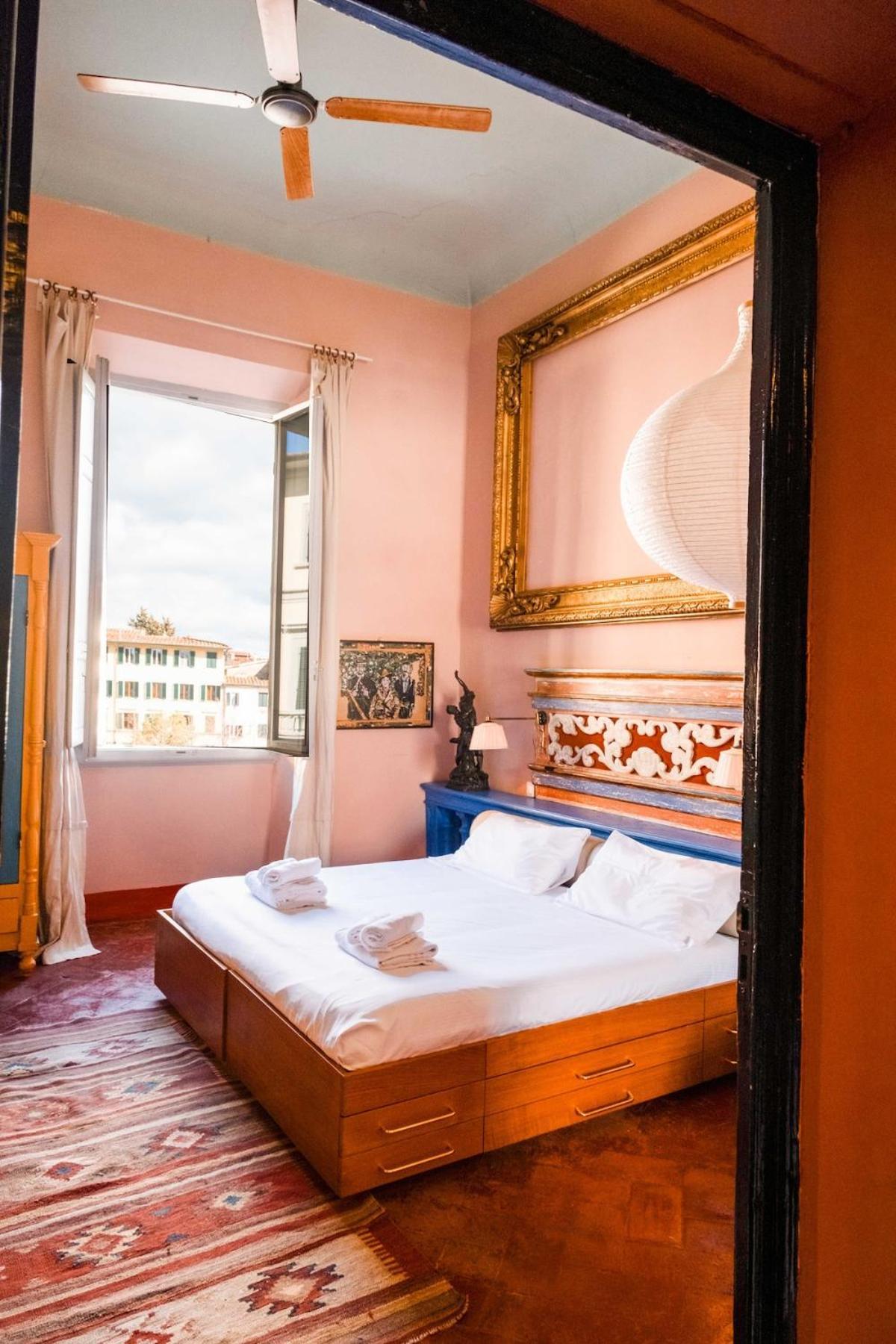 Art Gallery And Charming In San Frediano Florence